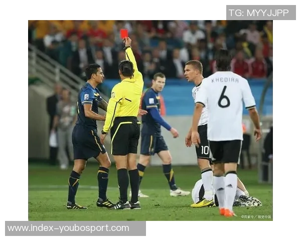 足球裁判如何判罚黄牌的标准与影响分析及其在比赛中的重要性